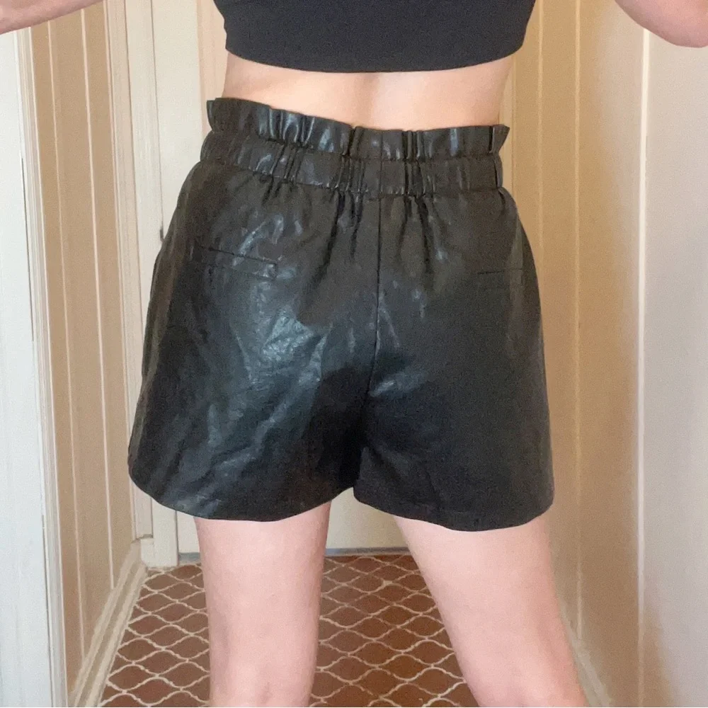 Oversized High Waist Loose Fit Faux Leather Shorts Size 10 - Picture 8 of 17